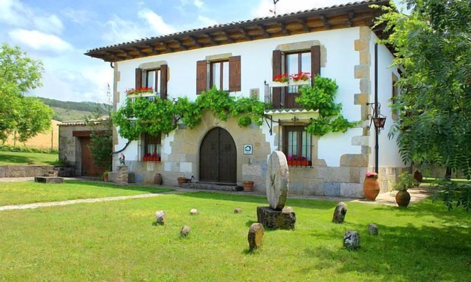 Egues Cottage | Country house Mertxenea with free WIFI and barbecue