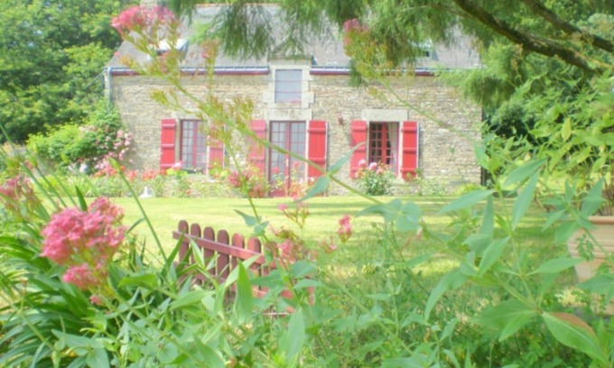 Plaudren House | Country house near Vannes, very QUIET site with flowers and trees