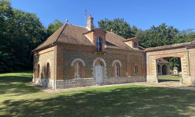 Voulx House | Country house next to a golf course, in the Fontainebleau region.