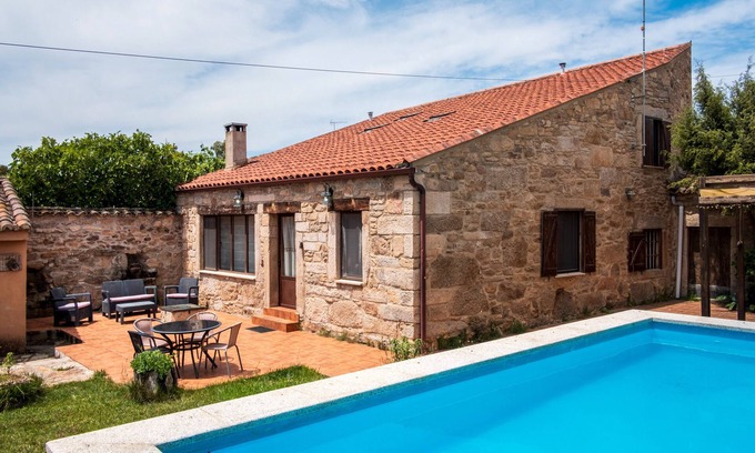 Fariza House | Country House 'Nueva Casa Abuela Herminia' with Private Pool, Private Terrace and Wi-Fi