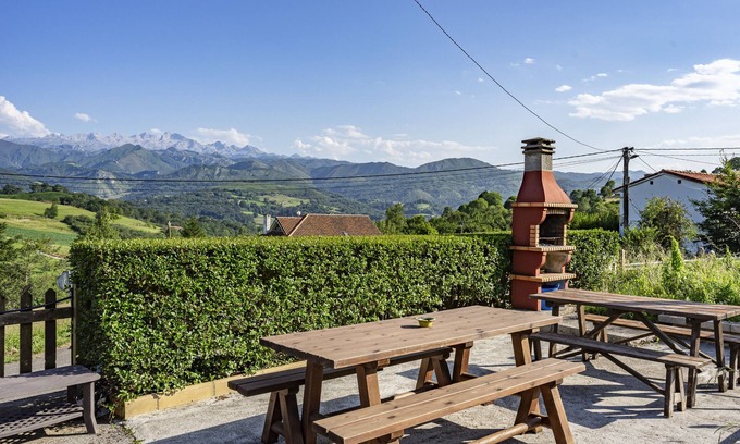Llenin House | Country House 'Orandi' with Mountain View, Shared Garden and Wi-Fi