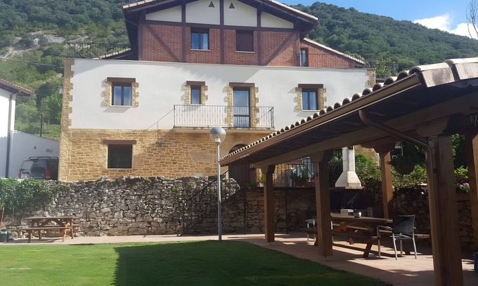 Lana House | Country House 'Pakienea' with Private Garden and Wi-Fi