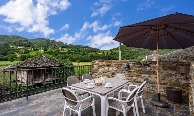 Bustiello de Paredes House | Country House 'Posada De Las Hoces - La Pradera' with Mountain View, Private Terrace and Wi-Fi