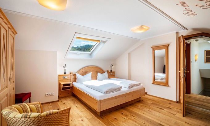 Buehlertal Apartment | Country House Room 'Dachjuche' with Mountain View and Wi-Fi
