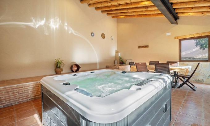Berge House | Country House 'Torre Piquer' with Private Garden and Balcony