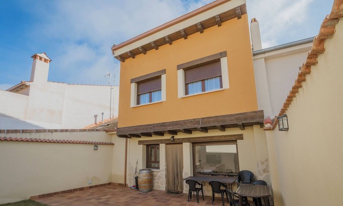 Nieva House | Country House 'Tradicion Rural El Tio Ricardo' with Private Pool, Private Garden and Wi-Fi