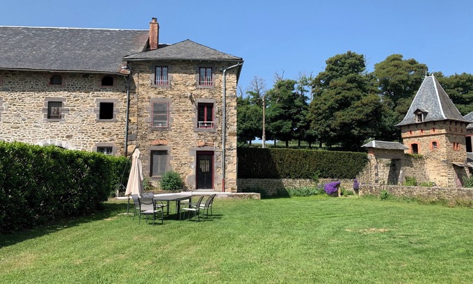 Saint-Poncy House | Country house with lake bathing