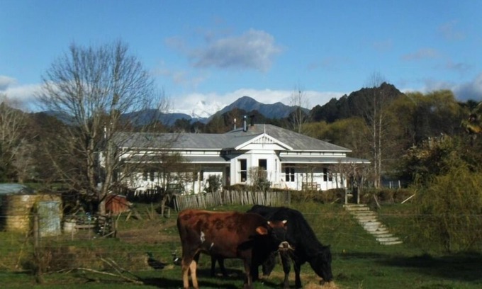 Ngatimoti House | Country idyll by the stream