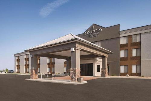 Sturtevant Hotel | Country Inn & Suites by Radisson, Mt Pleasant-Racine West, WI