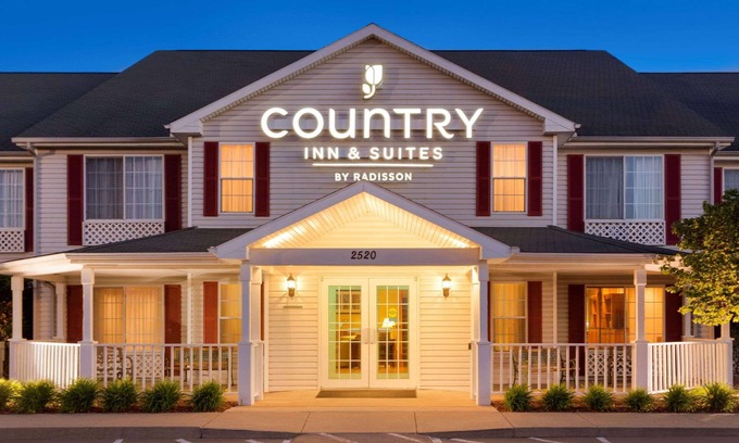 Nevada Hotel | Country Inn & Suites by Radisson, Nevada, MO