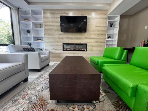 Travis - Chelsea Hotel | Country Inn & Suites By Radisson Staten Island NY