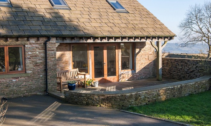 Chesterfield Cottage | Country Retreat in the Peak District. Great location for cyclists. Pet friendly