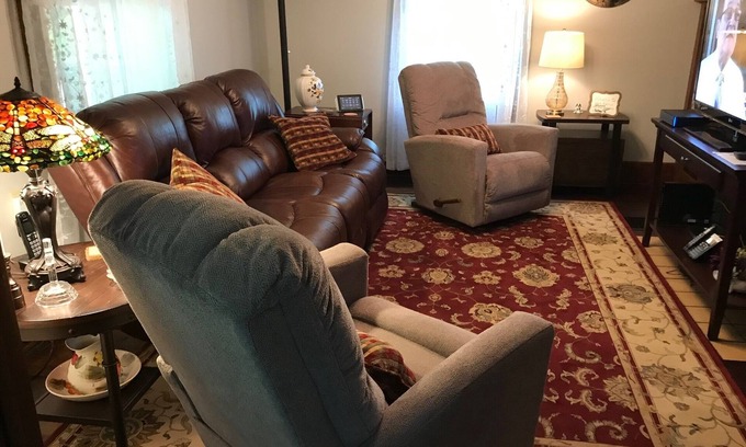 Booth House | Country Setting- less then 2 miles to downtown Morgantown .