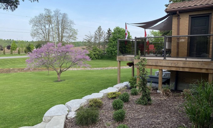 Tillsonburg Ski Chalet | Country settings with amenities seconds away