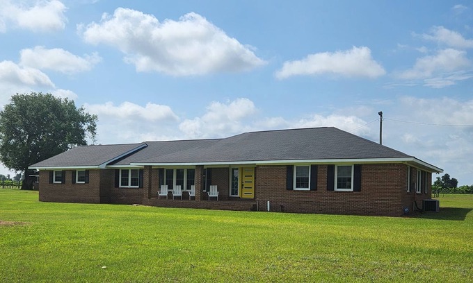 Albany House | Country space! It's what you make it!