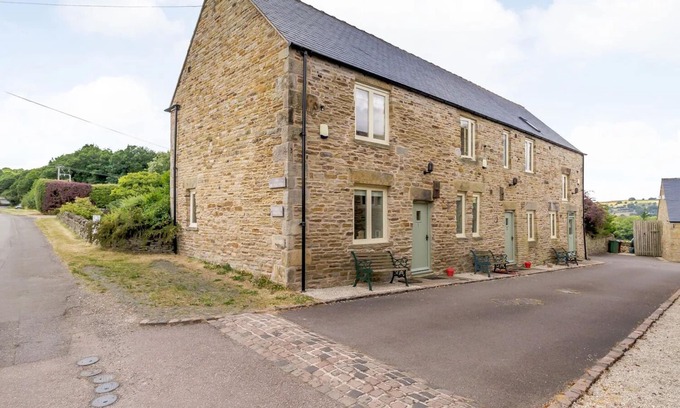 Dronfield Cottage | Countryside cottage on the edge of the Peak District
