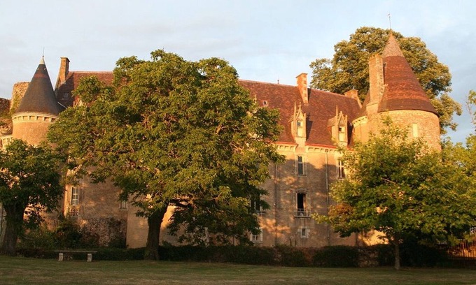 La Berthenoux Bed & Breakfast | Countryside Retreat with Fitness Space in La Berthenoux