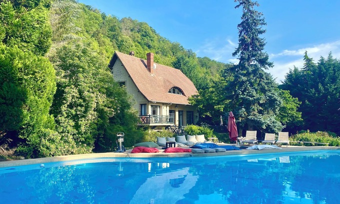 Connelles Villa | Countryside Villa for Week-End ,week/holidays 1 Hour from Paris for 4/16 persons