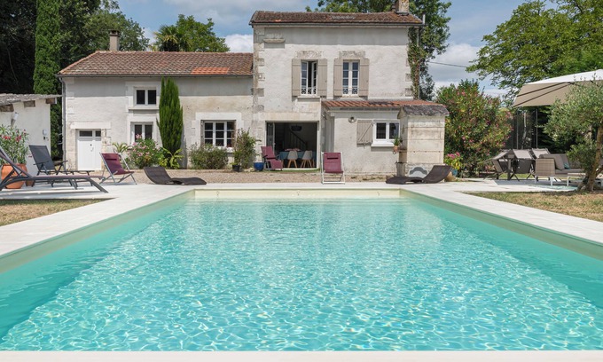Riberac House | Countryside villa in peaceful surroundings with heated pool and panoramic view