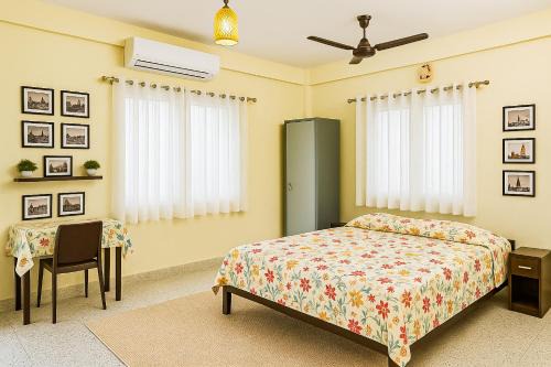 Tollygunge House | couple friendly room with balcony, kitchen private bath