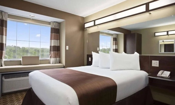 White Hall Hotel | Couple Suite w/Kitchenette | Hotel Near Downtown w/Free Parking