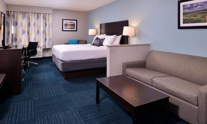 Blaine Hotel | Couples' Retreat | Highly Rated Location | Poolside Options