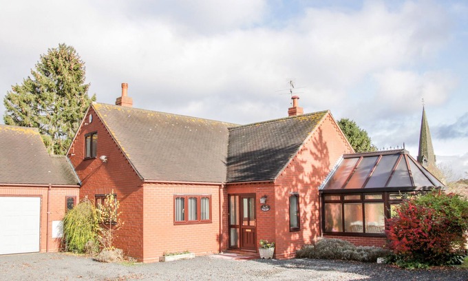 Boraston House | COURT FARM, family friendly, with open fire in Cleobury Mortimer