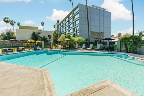 Woodland Hills Hotel | Courtyard by Marriott Los Angeles Woodland Hills