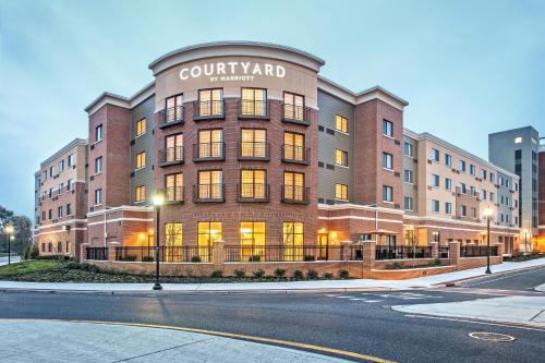 Glassboro Hotel | Courtyard by Marriott Glassboro Rowan University