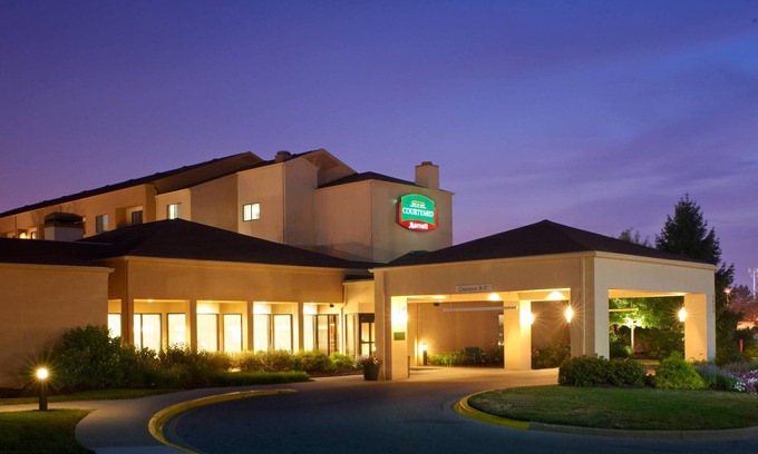 Wayne Hotel | Courtyard by Marriott Indianapolis Airport