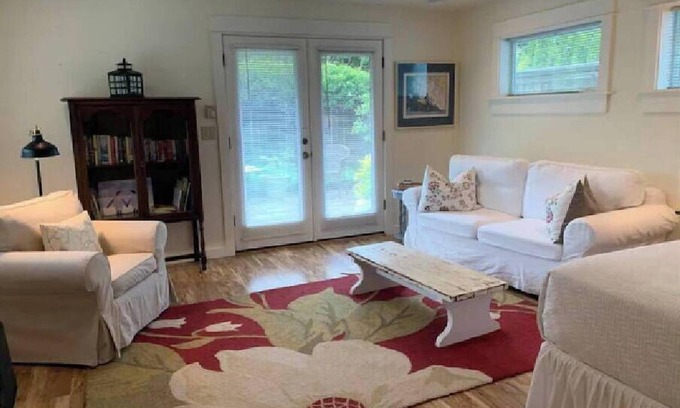 Langley Apartment | Courtyard Studio Apt