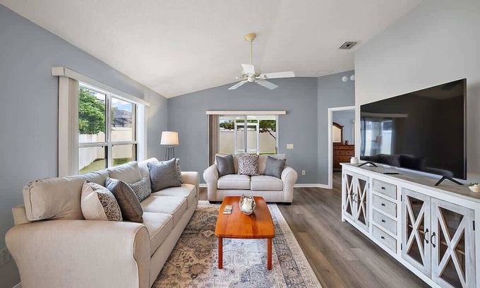 Mallory Square House | Courtyard Villa in MallorySquare