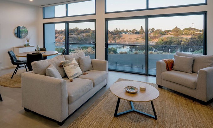 Penneshaw Apartment | Cove Landing Marina Apartment02 - The SS James Comrie
