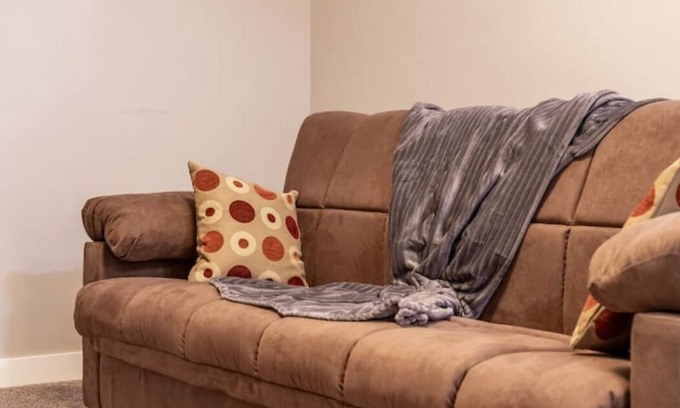 Northwest Calgary House | Cove On A Hill - Entire (2Bdrm & Full Bath) Basement Suite