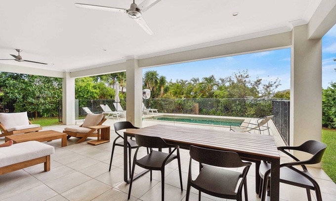 Macalister Range House | Cove Retreat - heated Pool, Pet friendly