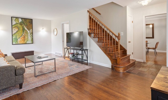 Lake Forest House | Coveted Location:Downtown Lake Forest 3/2.5 Duplex