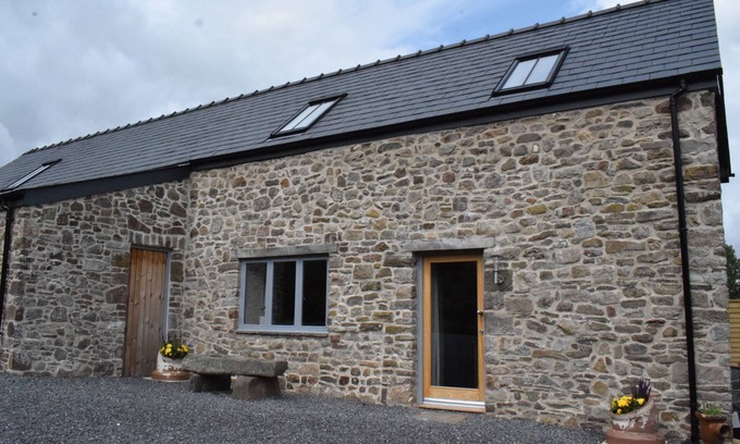 Abergavenny House | Cowshed near Abergavenny in the Black Mountains