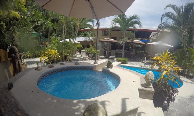 El Cerro Bed & Breakfast | Coyaba Tropical Elegant Adult Guesthouse