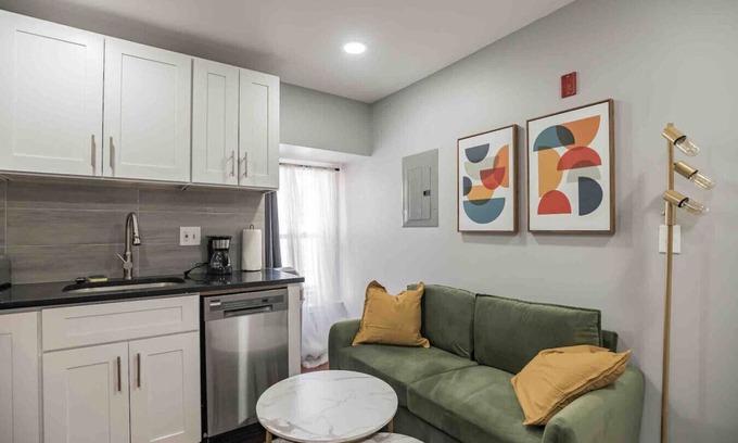 Center City West Apartment | Cozy 1/1 | Center City | Sleeps 4 | 2 Beds