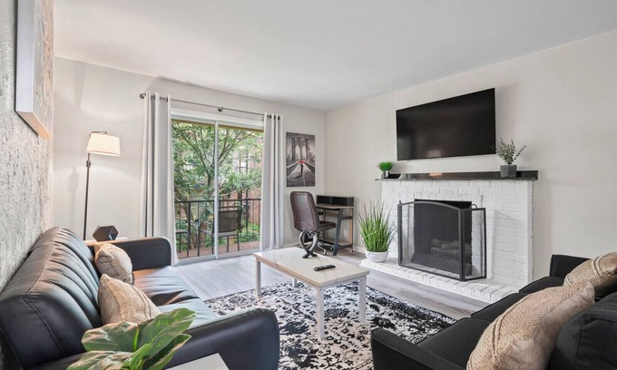 Green Hills Apartment | Cozy 1-bedroom apartment in a great location-Greenhill