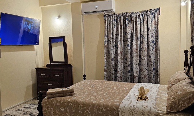 Brighton Apartment | Cozy 1-bedroom apartment in awesome Brighton Unit 205 with AC, WiFi