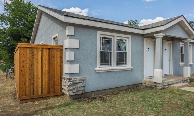 Amarillo House | Cozy 1 bedroom home in beautiful Amarillo W/WiFi, Large Tv's, Located on RT 66