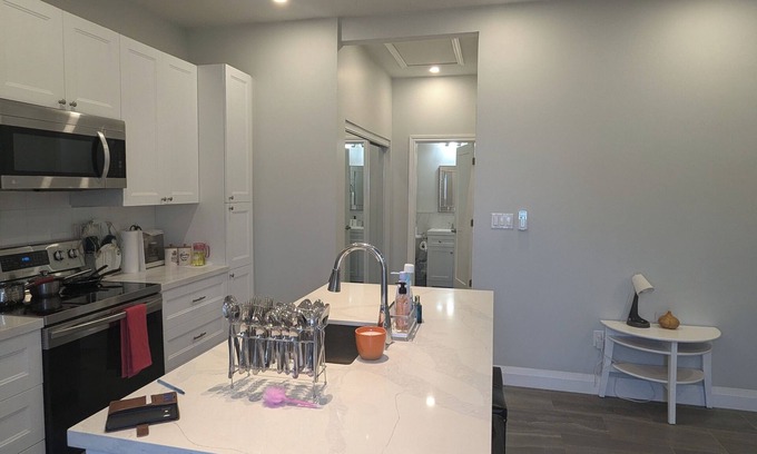 Cambridge House | Cozy 1 Bedroom Retreat with Spacious Living Room Perfect for a Relaxing Getaway