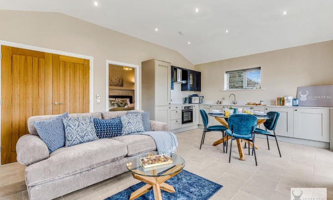 Snarestone Apartment | Cozy 1 Bedroom Slate Lodge Retreat