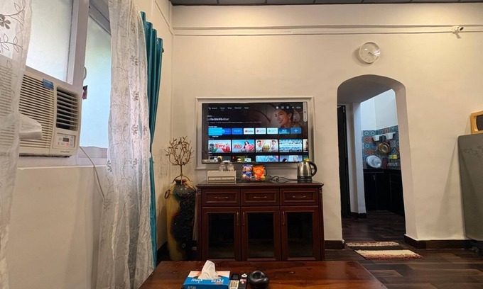 Pali Hill Apartment | Cozy 1BHK apartment at off Linking road, in enchanting Bandra west, Mumbai.