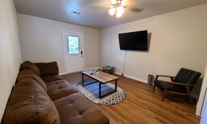 Temple House | Cozy 1BR Duplex | Near Baylor Scott & White