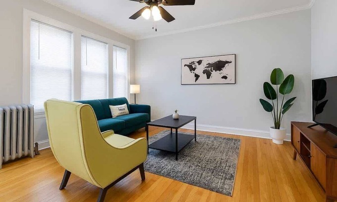 Ravenswood Apartment | Cozy 1BR in Walkable Area