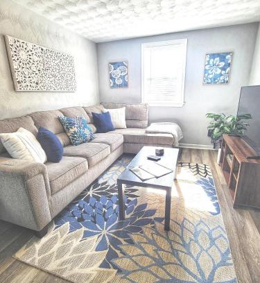 Portsmouth House | Cozy 2 Bdrm Cottage King bed