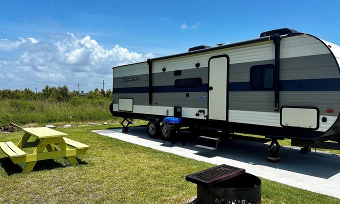 Port Bolivar House | Cozy 2-bedroom RV ACROSS FROM THE BEACH in Terrific Bolivar Peninsula w/WiFi, AC