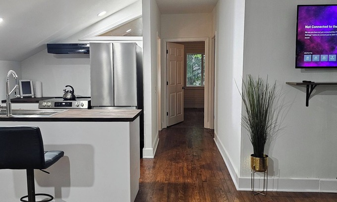 Snellville House | Cozy 2 Bedroom 2 Bath Guest House on the Lake - BBQ in the Park-Like Setting